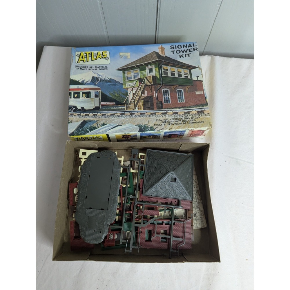 Vintage Atlas HO scale railroad train model kit #704 Signal tower kit locomotive